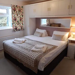 Two Bedroom Corporate And Family With Parking - Orbitat Holiday home Cambridge (Cambridgeshire)